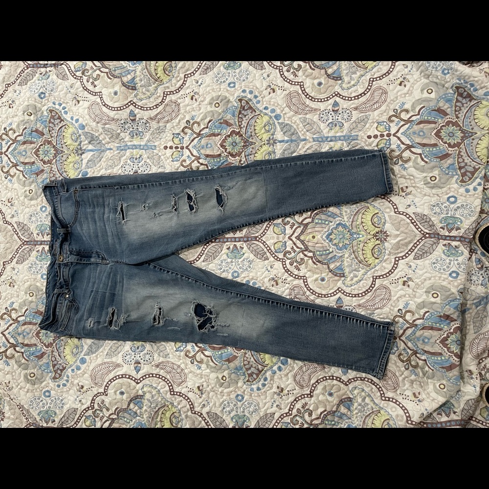 Maurice’s brand distressed jeans 20 long